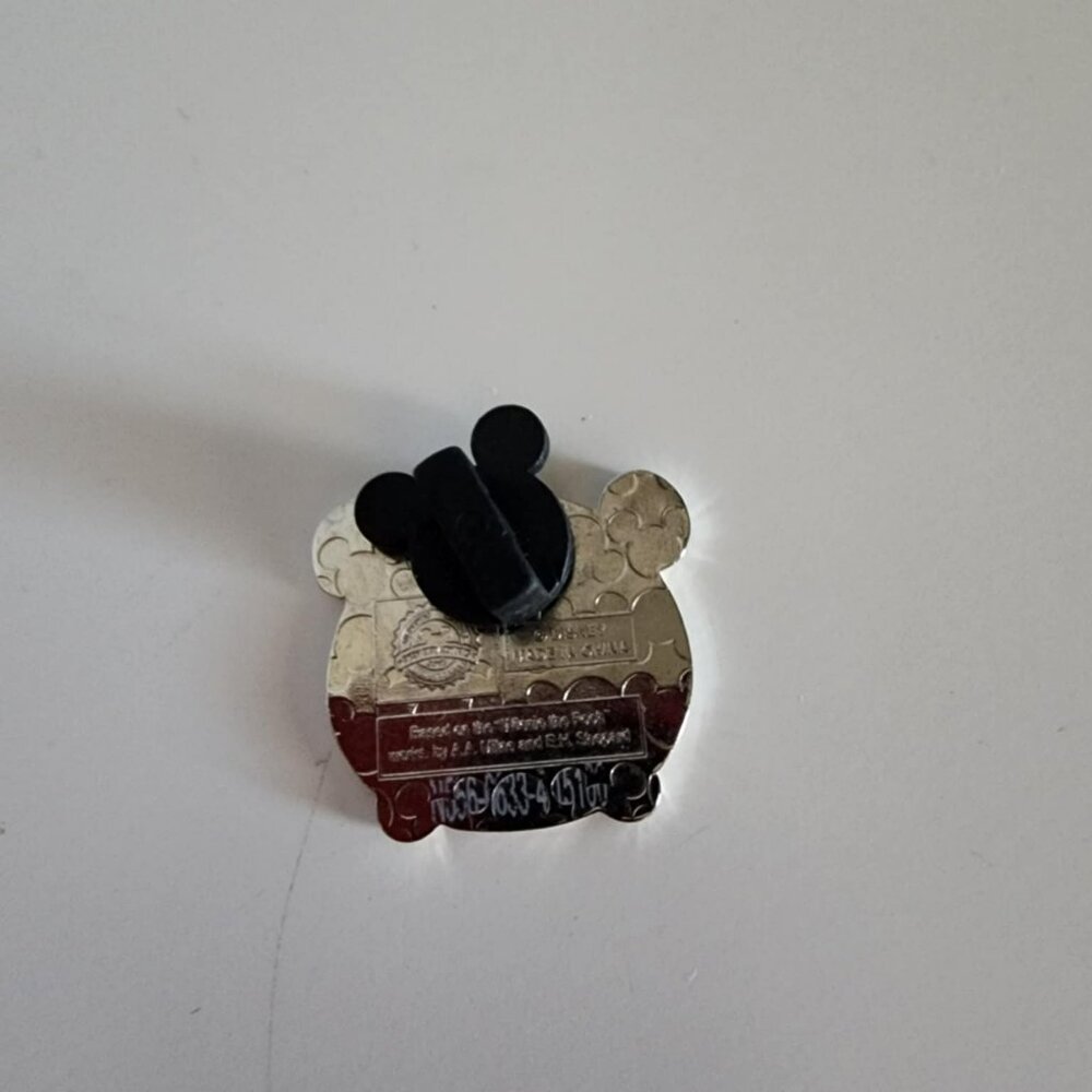 EUC Disney's Winnie the Pooh Collectible Trading Pin - Picture 2 of 2